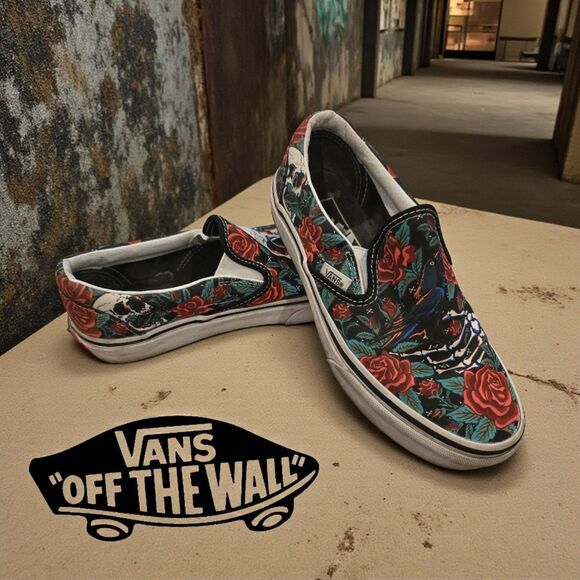 Vans Slip-0n Rose Skulls Black Red White Sneaker Size 4 Men's 5.5 Womens - Picture 6 of 6